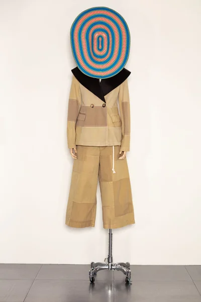 Look 18